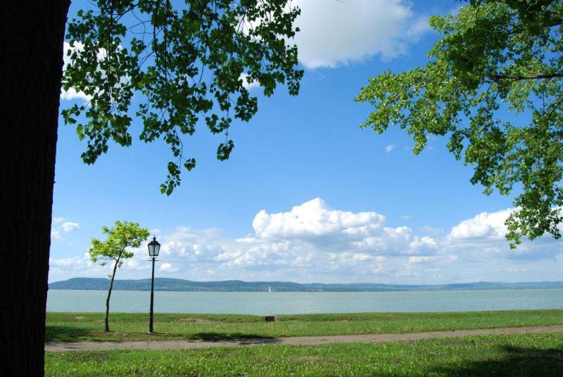 Hotel Lelle Balatonlelle Eksteriør bilde