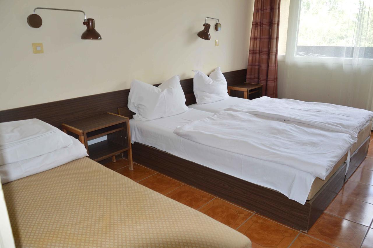 Hotel Lelle Balatonlelle Eksteriør bilde